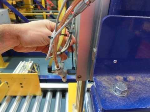 <p>Step
5:
Release air
the pressure
from cylinder the
the
lower</p><p>on</p><p>port.</p>